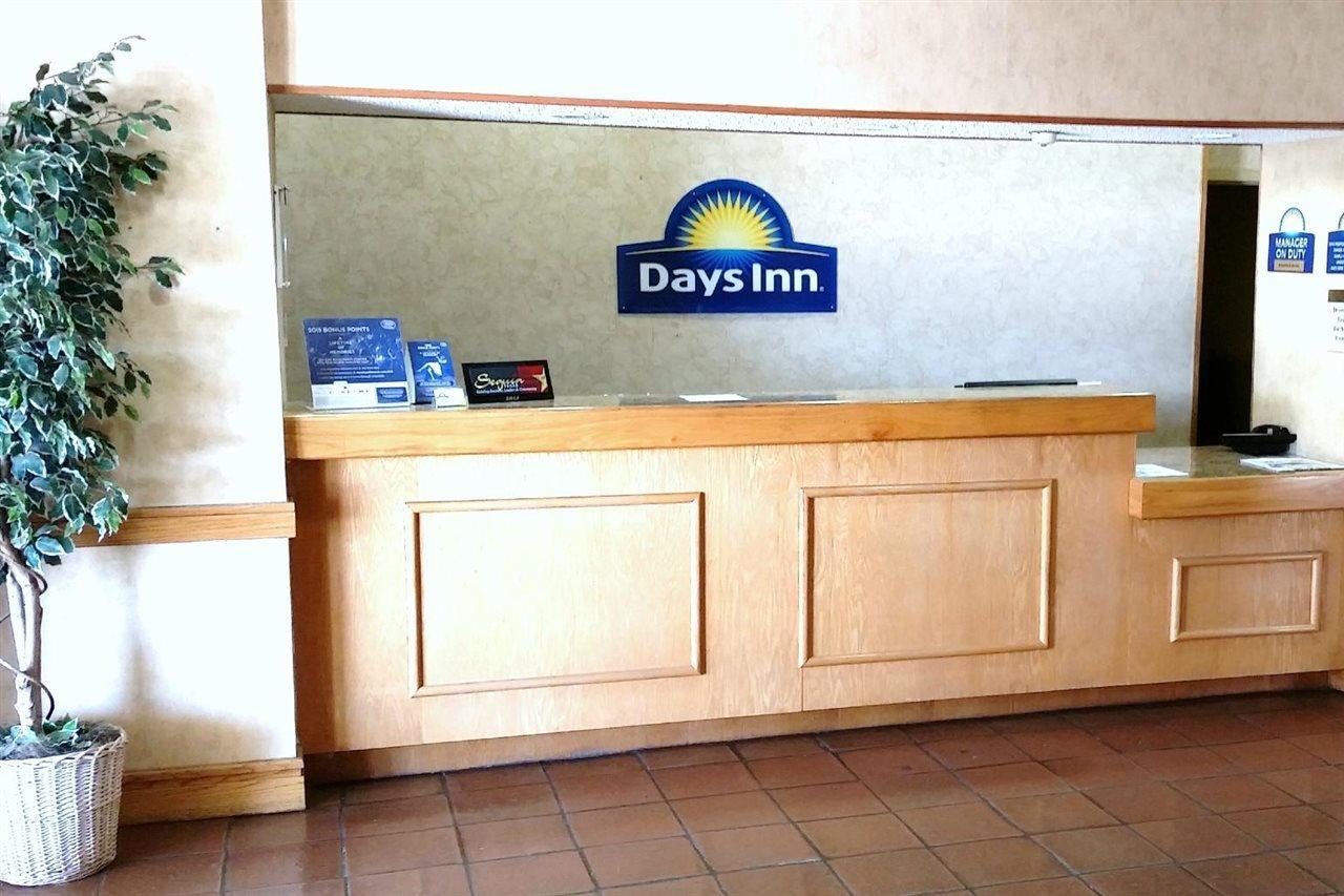 Days Inn By Wyndham Seguin Tx Zewnętrze zdjęcie